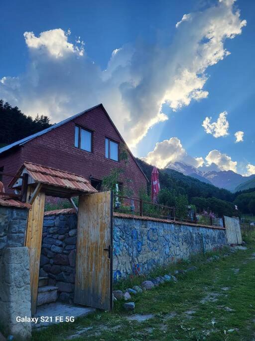 Peak House Villa Kazbegi Bagian luar foto