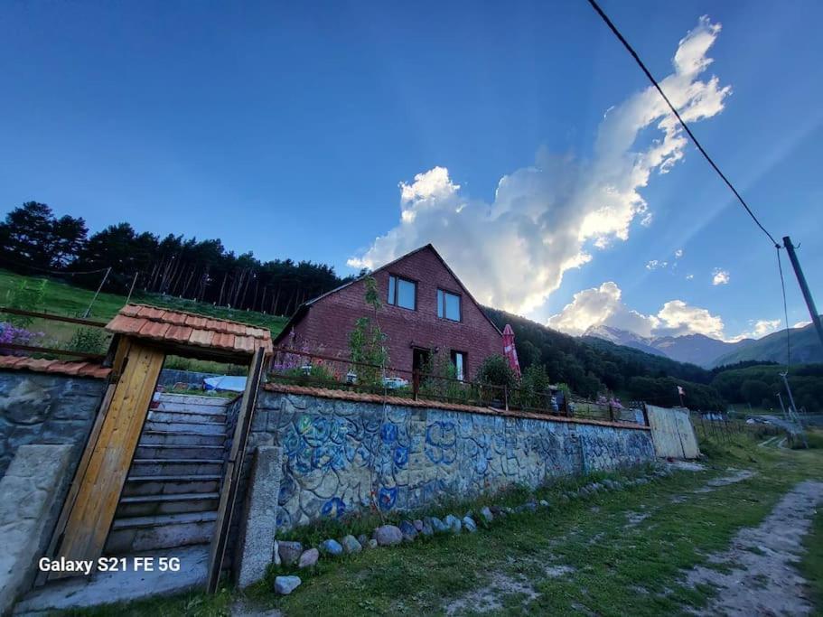 Peak House Villa Kazbegi Bagian luar foto